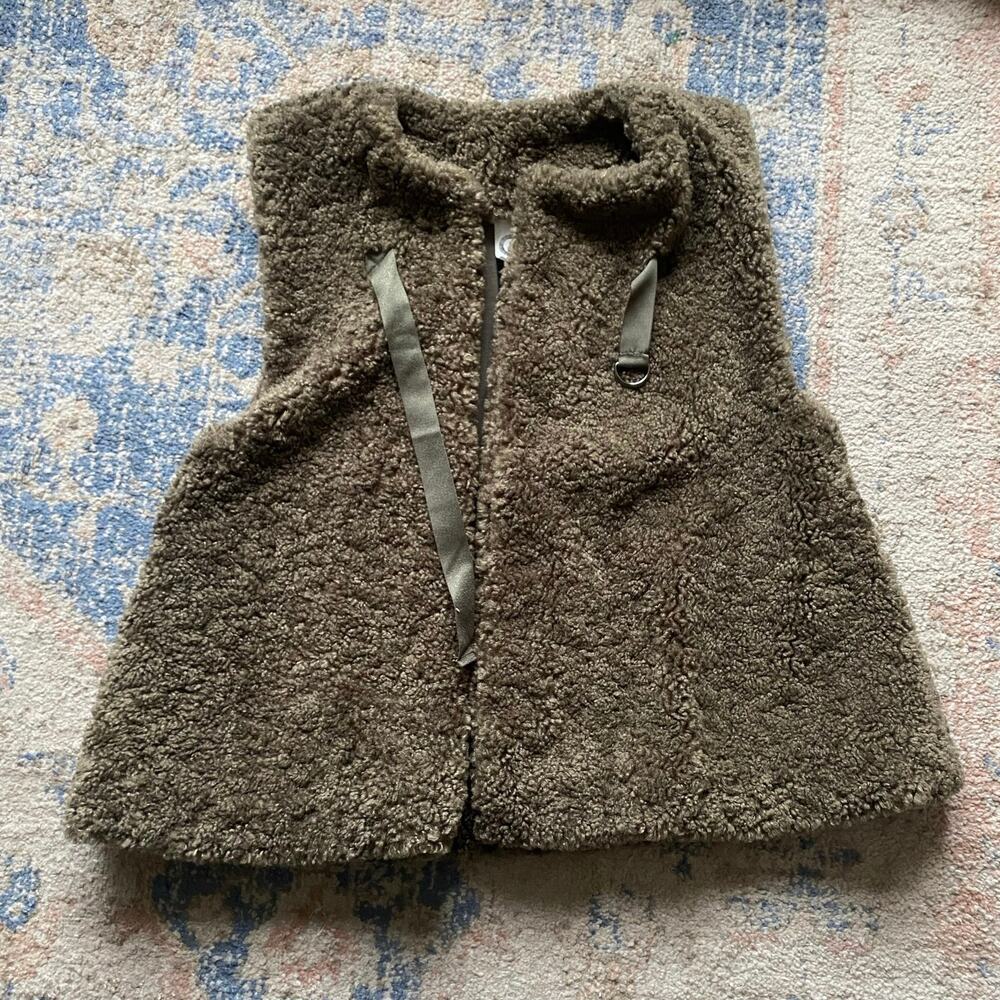Anthropologie Akemi + Kim Green Fuzzy Vest